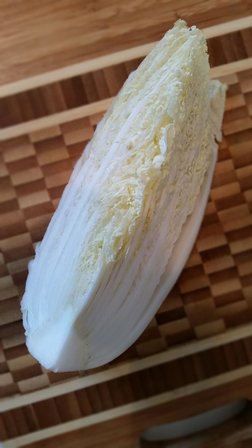 Cut the cabbage in quarters