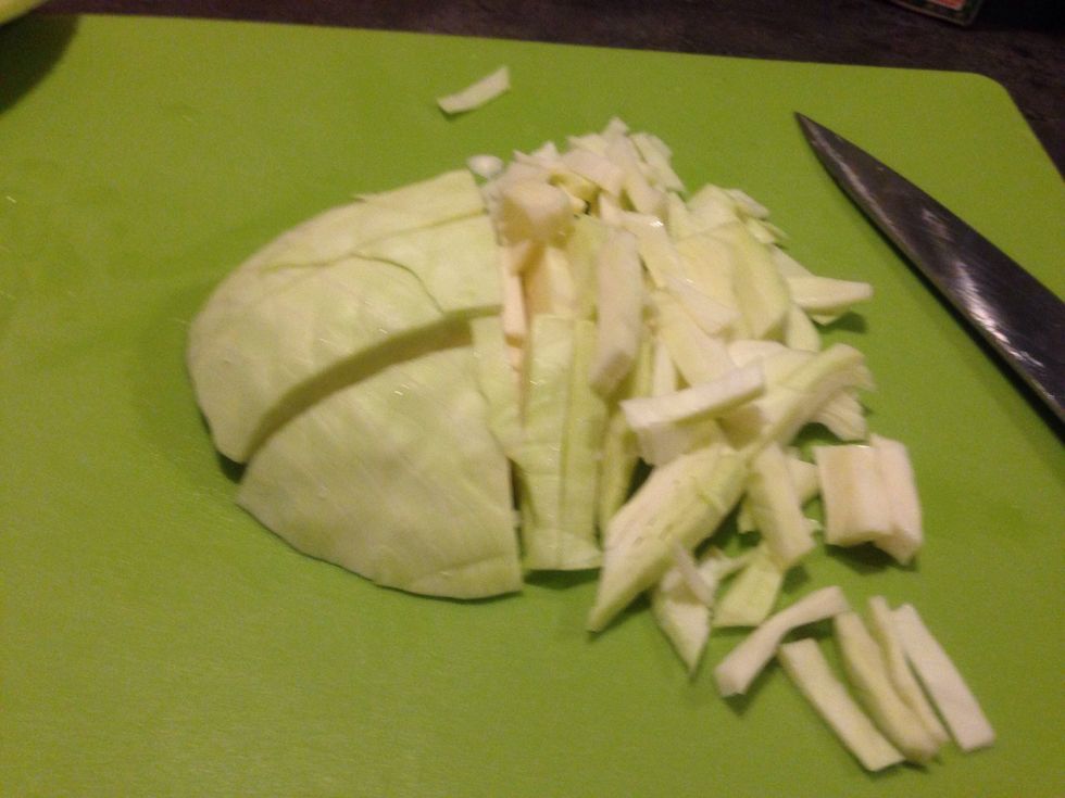 Cut the cabbage into small chewable pieces.