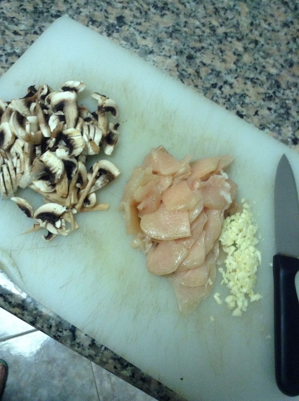 Cut the chicken and mushrooms and 2 cloves of garlic