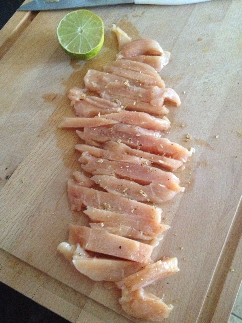 Cut the chicken to slides, then sprinkle pepper and lime juice on top of chicken.