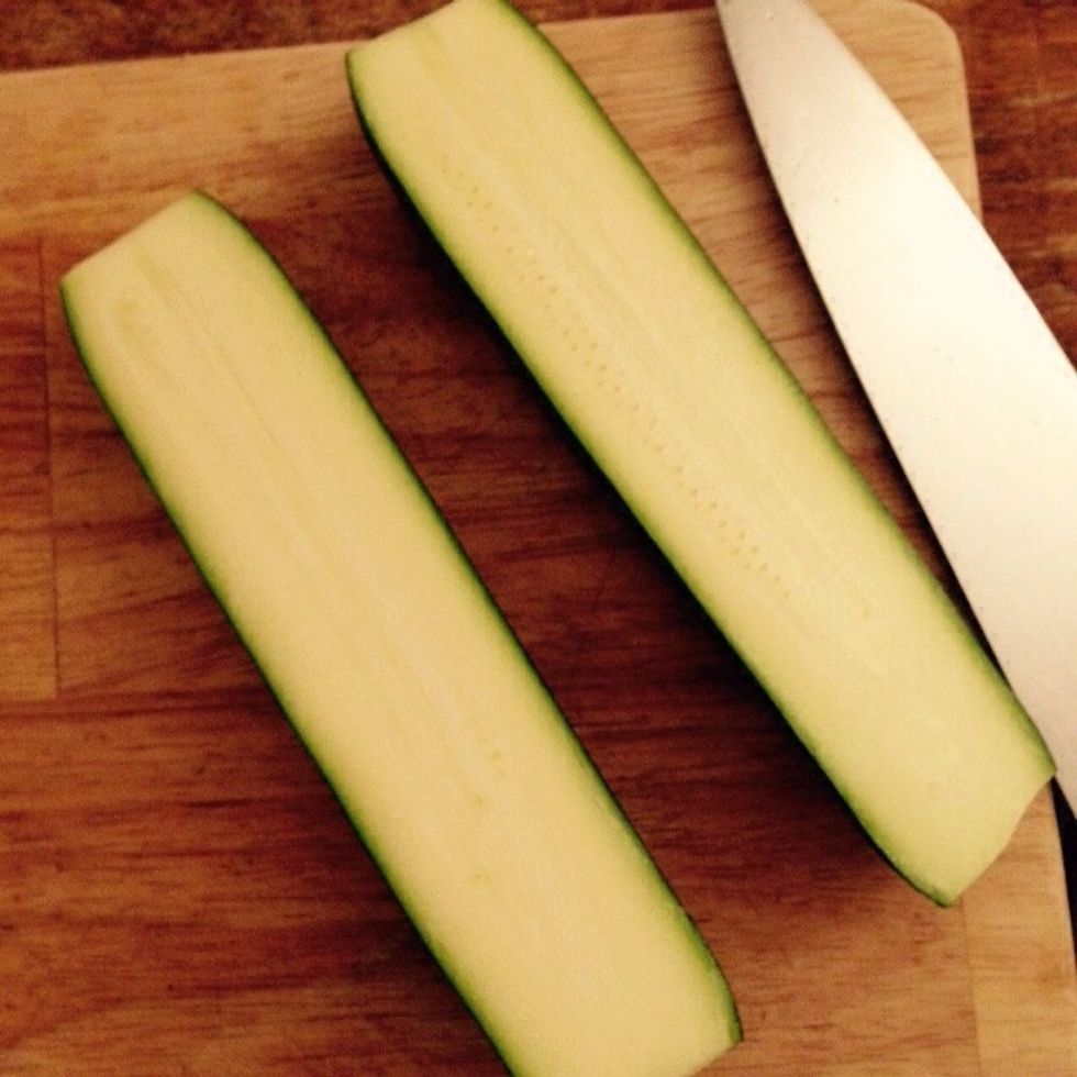 Cut the courgettes in halves lengthwise
