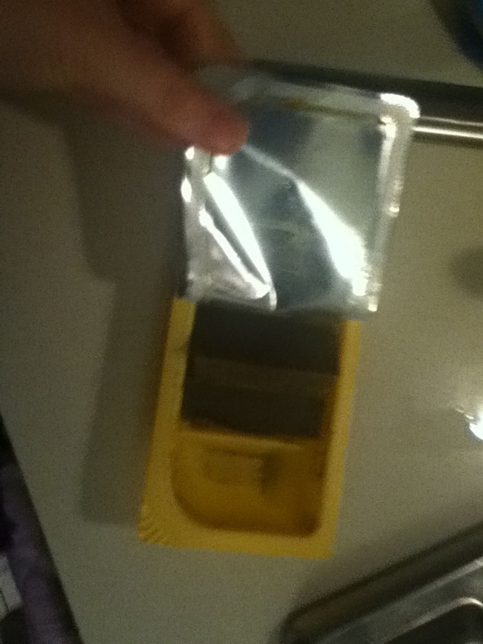 Cut the curry roux according to the container