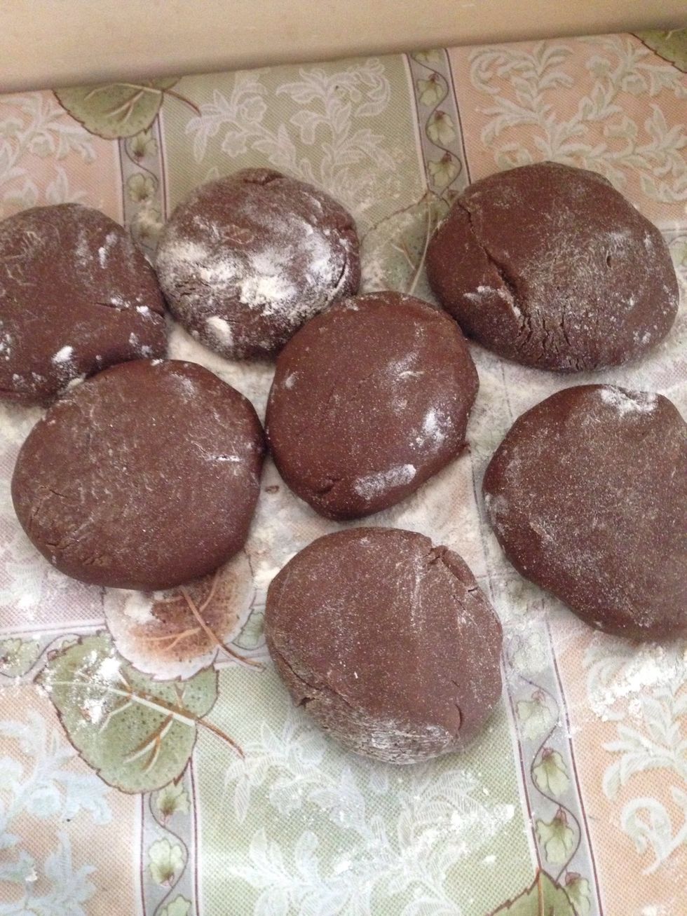 Cut the dough into 6-7 equal parts