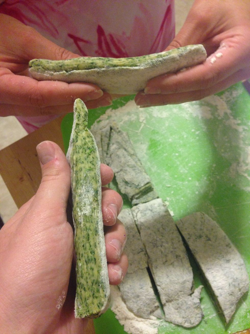 Cut the dough into 8 pieces. Hopefully equal (we weren't very successful on that aspect). You will want to make sure the pasta is around 1 cm thick.