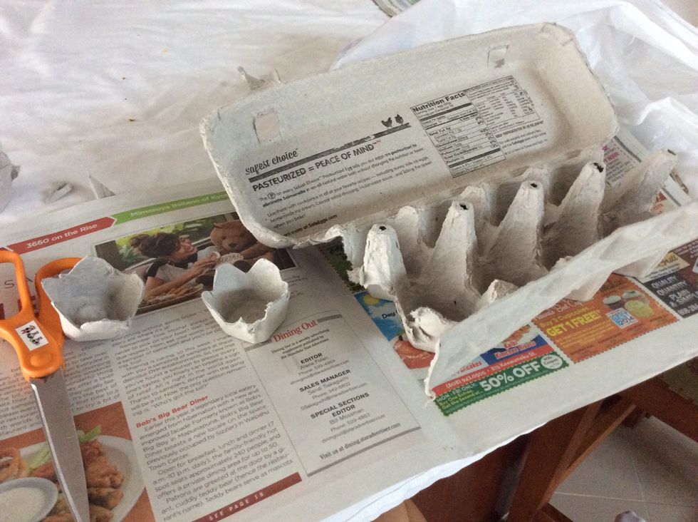 Cut the egg holders to make it look like a flower