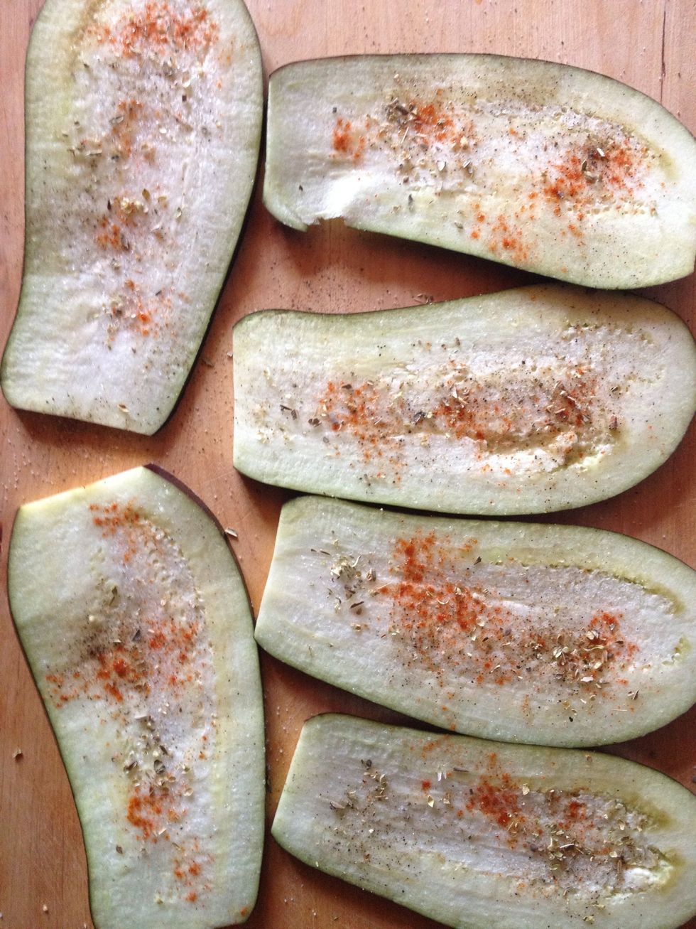 Cut the eggplant and spices , hot pepper,salt,pepper,oregano