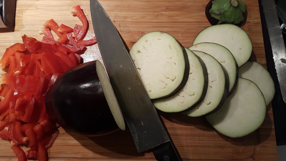 cut the eggplant into disks and discard the leaf top.