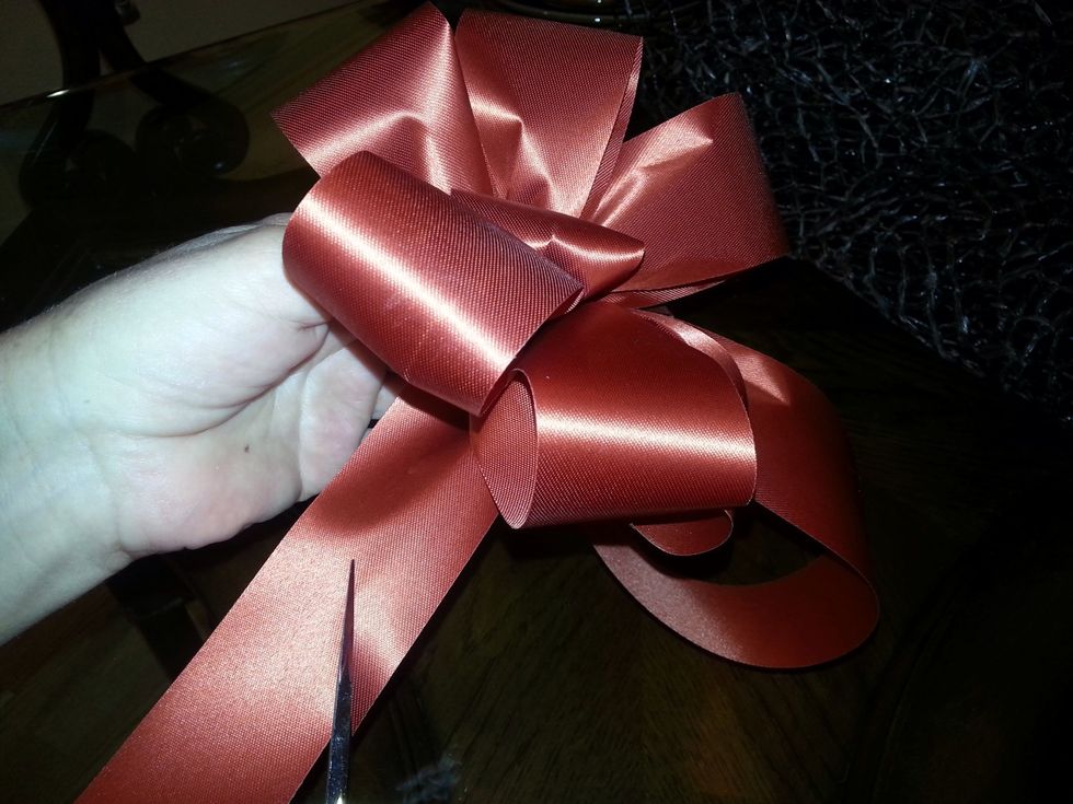 Cut the end of the ribbon