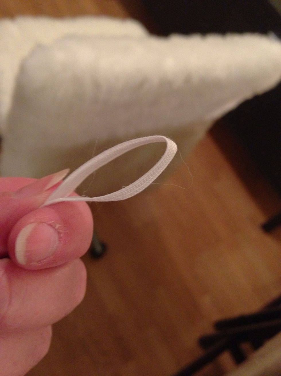 Cut the extra ribbon in half.