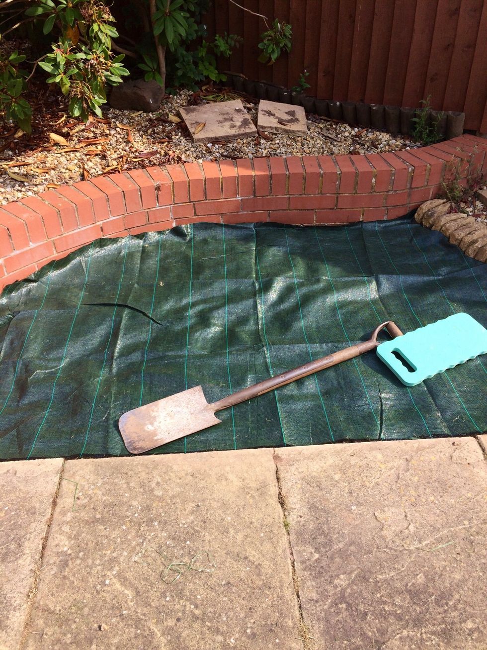 How to lay down garden membrane B+C Guides