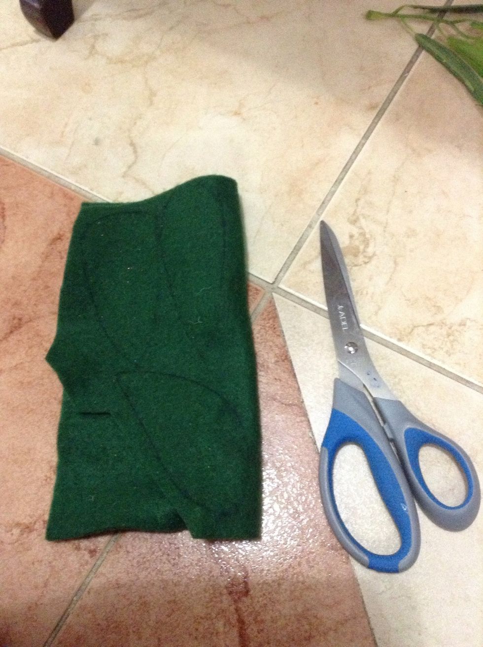 Cut the green Gogh like a tree paper shape