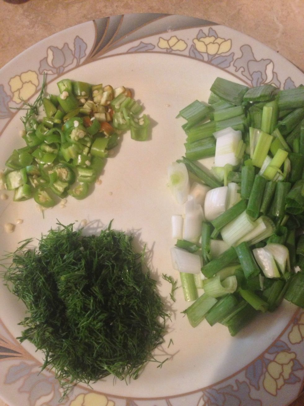 Cut the green onion, dill and the hot green chilli , just like this.