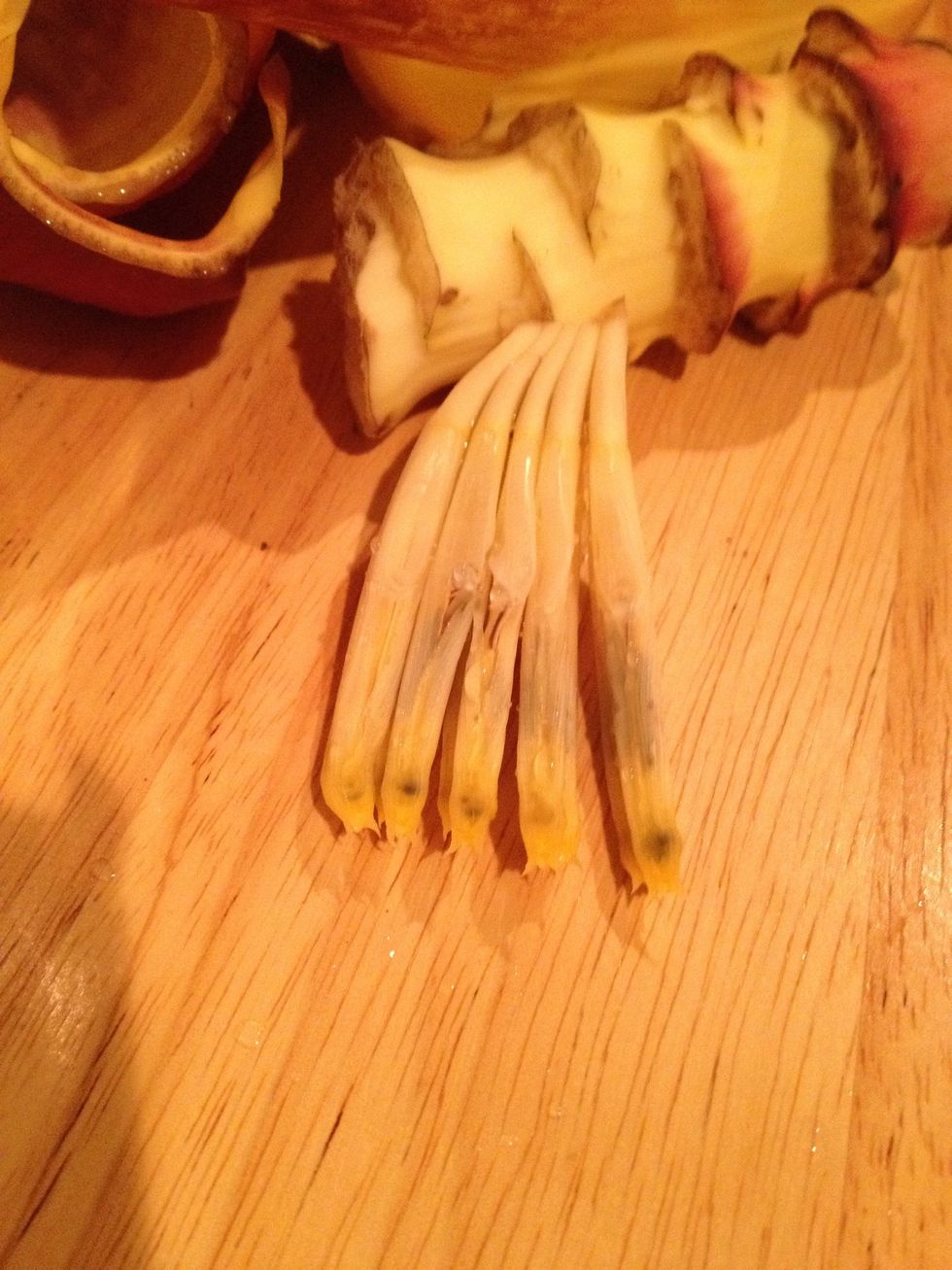 Cut the hard ends if you like, or not. I didn't. Unfortunately I forgot to take pictures of the cleaned chopped flowers, just chop them small.