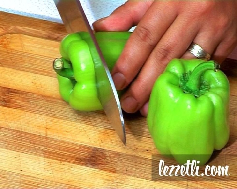 Cut the head of green pepper