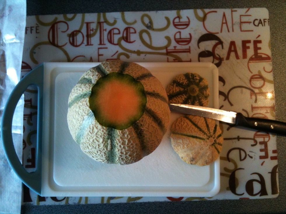 Cut the heads of the melon