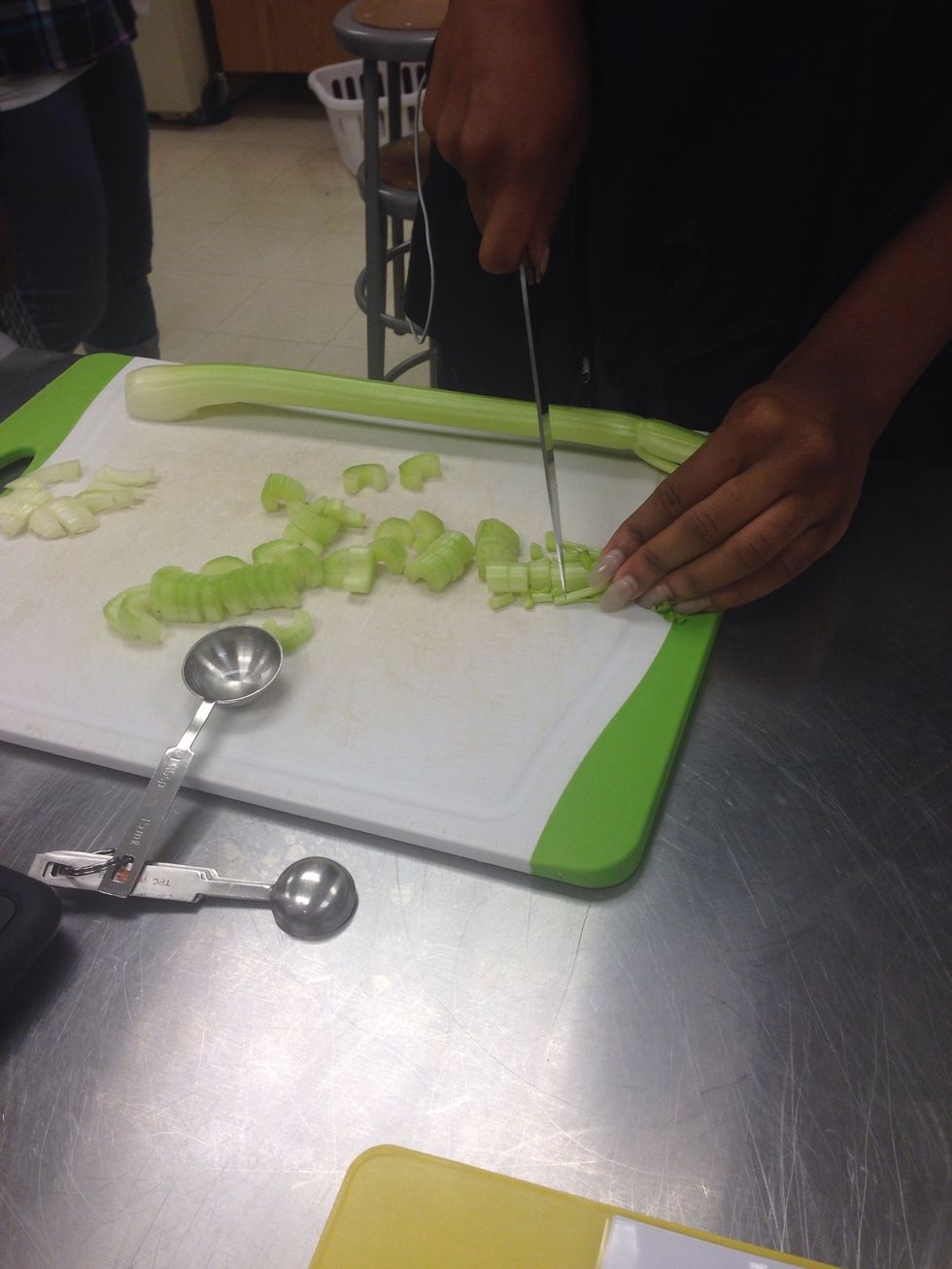 Cut the ingredients depending on how long you will cook it tje longer the time the biger the pice