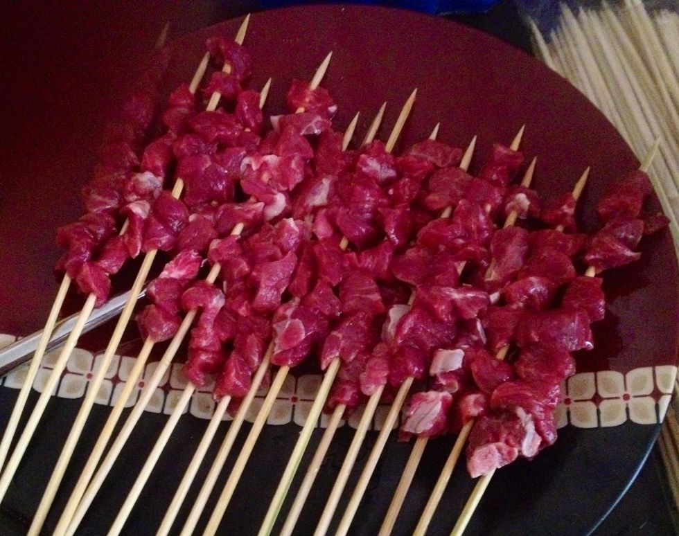 Cut the lamb into small cubes, about 1/3 inch long. If you are using bamboo skewers, soak them in water before using. Make lamb skewers! Drizzle olive oil on top.