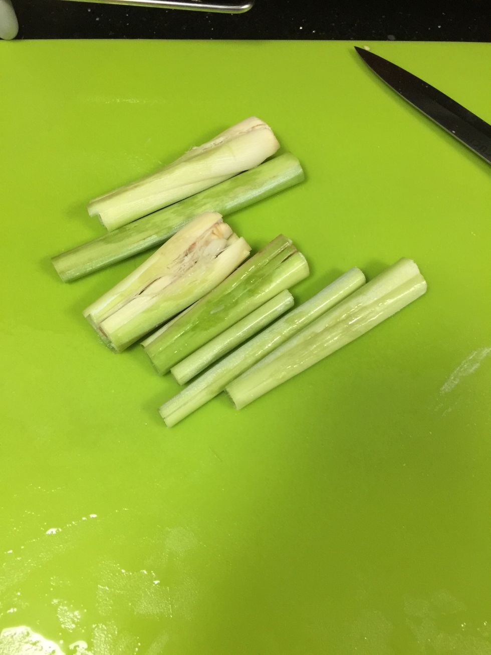 Cut the lemon grass and smash it.