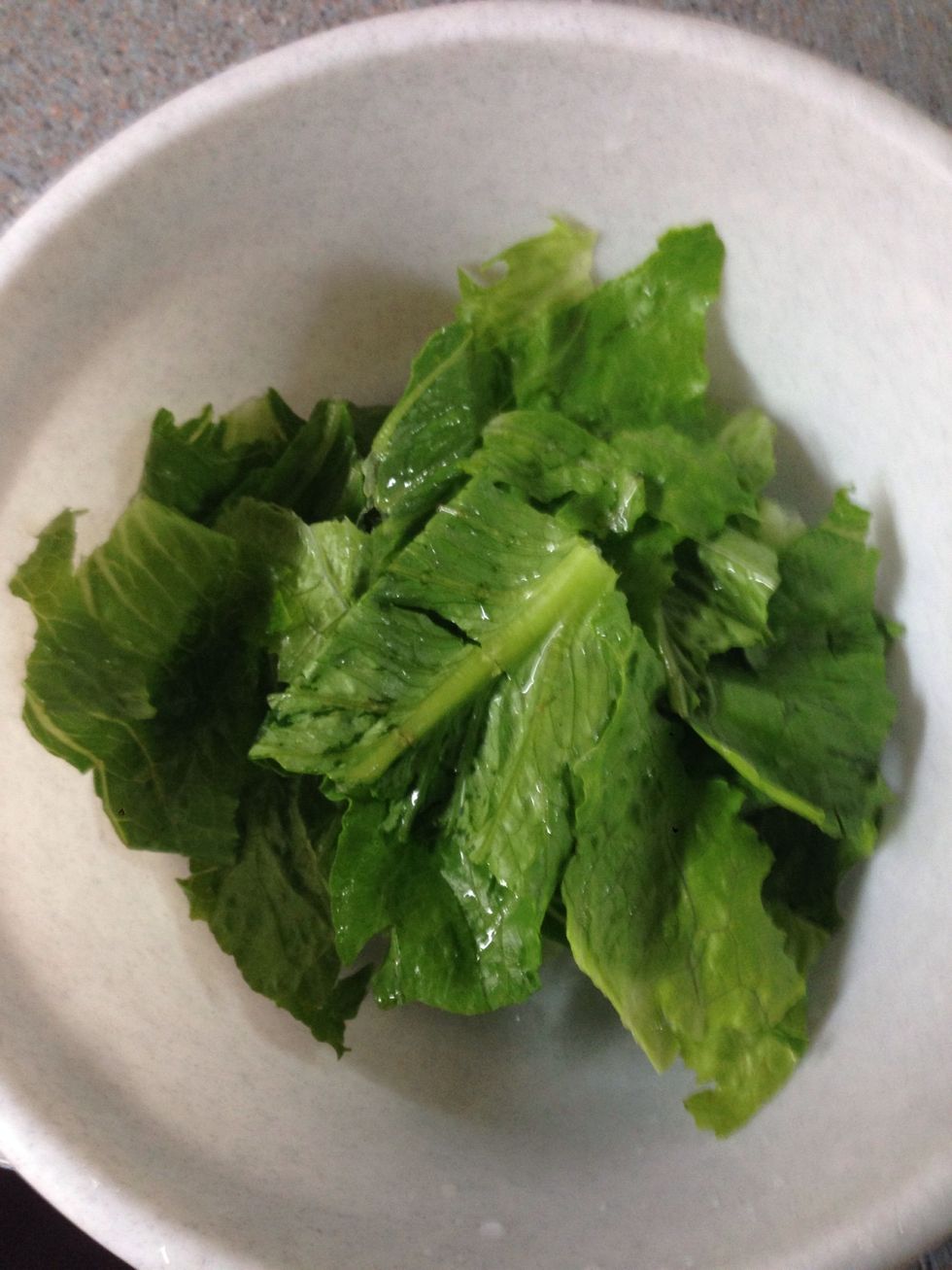 Cut the lettuce in one bowl.
