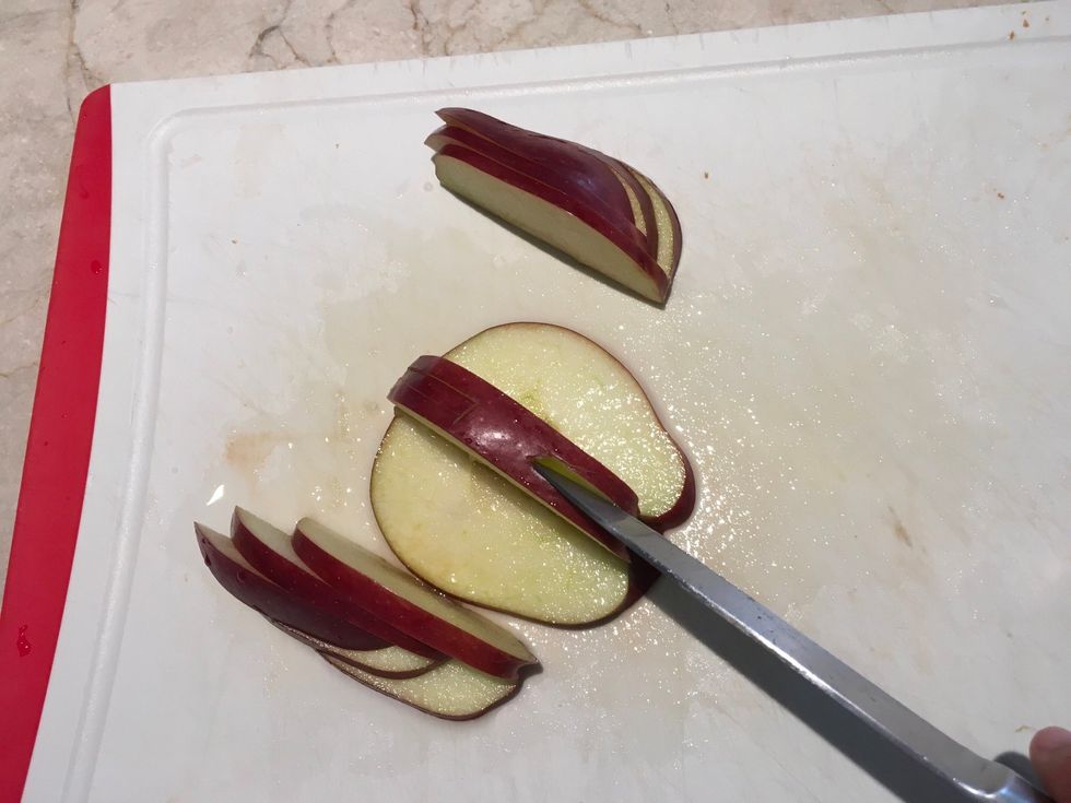 Cut the middle of middle of the apple to put the swan head in like the photo