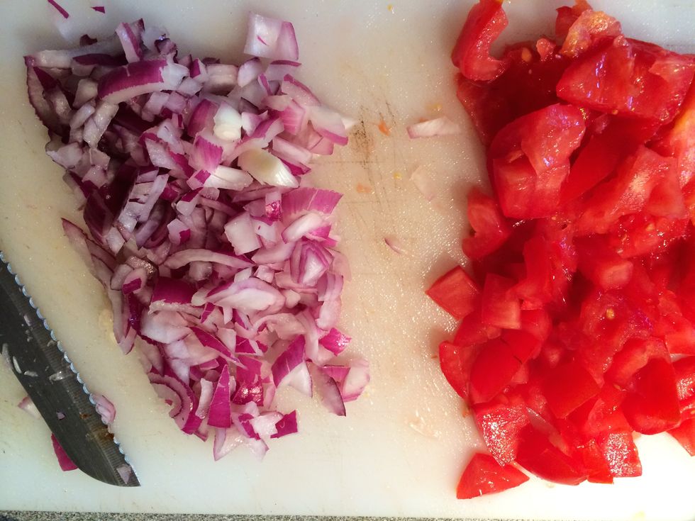 Cut the onion into fine chunks.