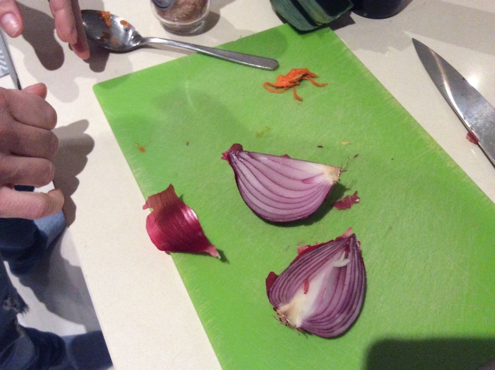 Cut the onion into quarters and put it in the roasting tray
