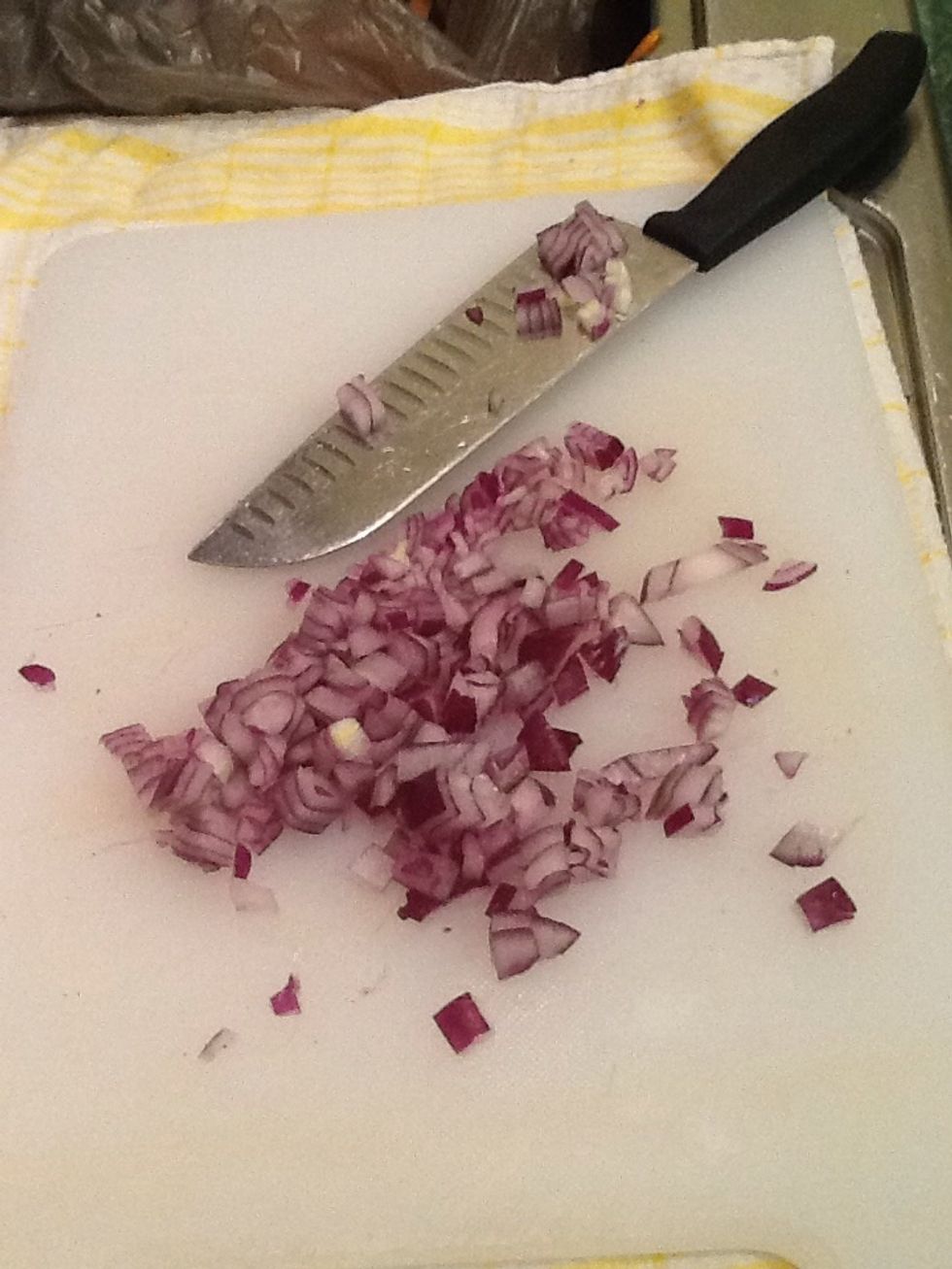 Cut the onions into small pieces