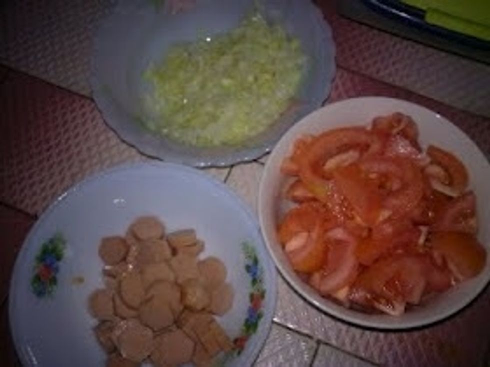 Cut the Onions, Tomatoes and Sausages.