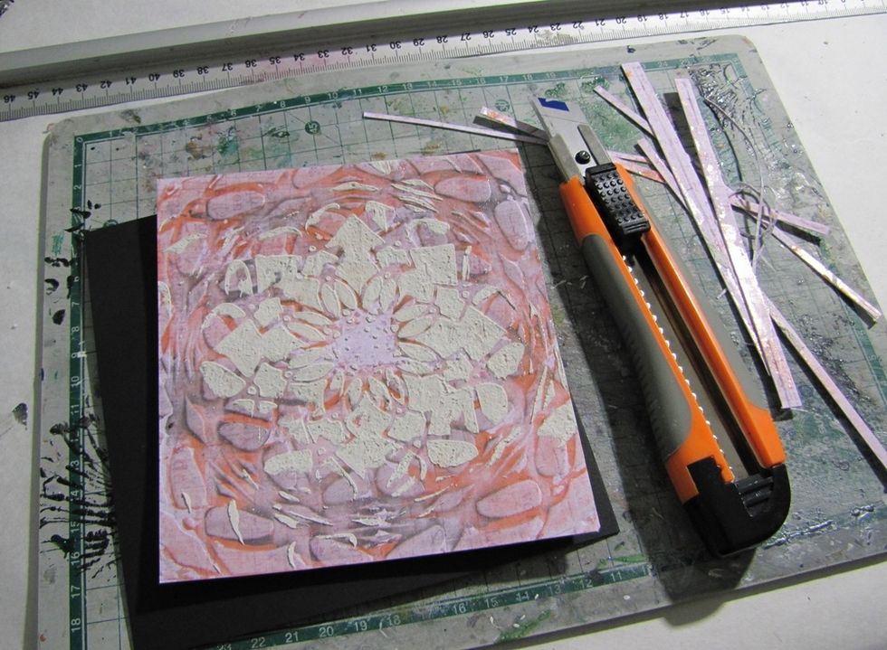 Cut the paper a little bit if is needed. Prepare also the notebook base.