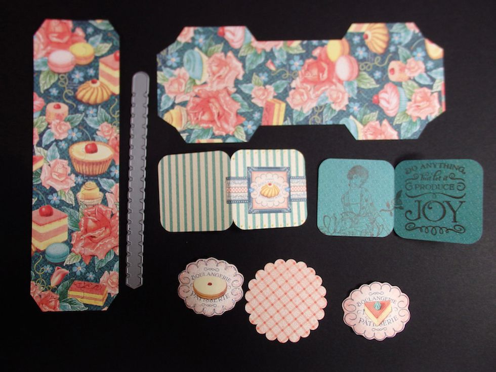 Cut the paper for the box 7.5x2.5' and add Margin 0.5' and 2.25x2.25' for the card then cookie punch 2 3/8'size Then stamp for the card