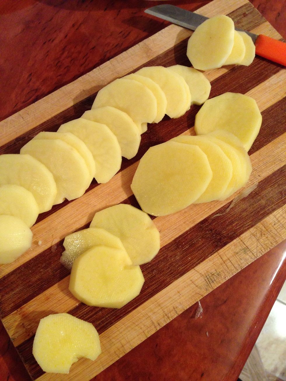 Cut the potatoes into thin circles
