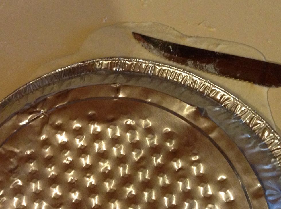 Cut the puff paste with the mold as the same size