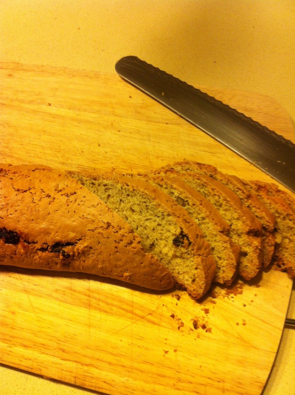 Cut the roll to 0.5cm thick slices from the corner to create long slices
