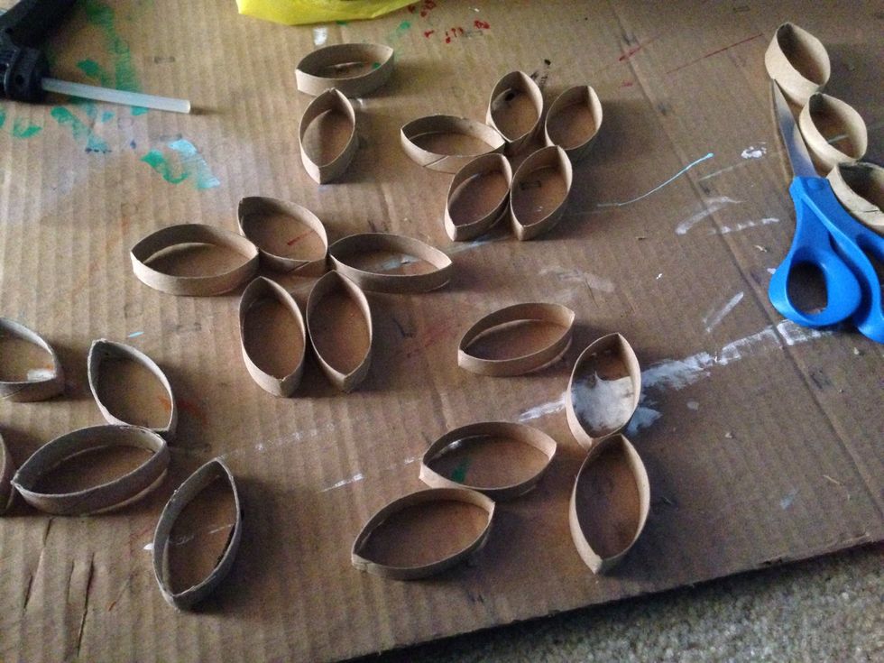 Cut the rolls into pieces which will be your flower petals. For this wreath I needed 85 pieces.