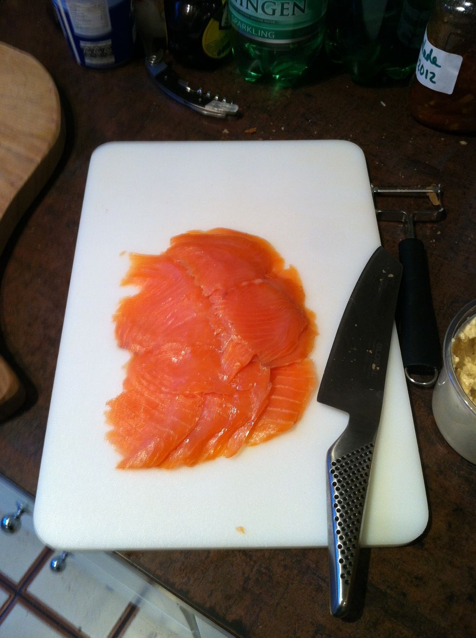 Cut the salmon slices in thin strips/squares