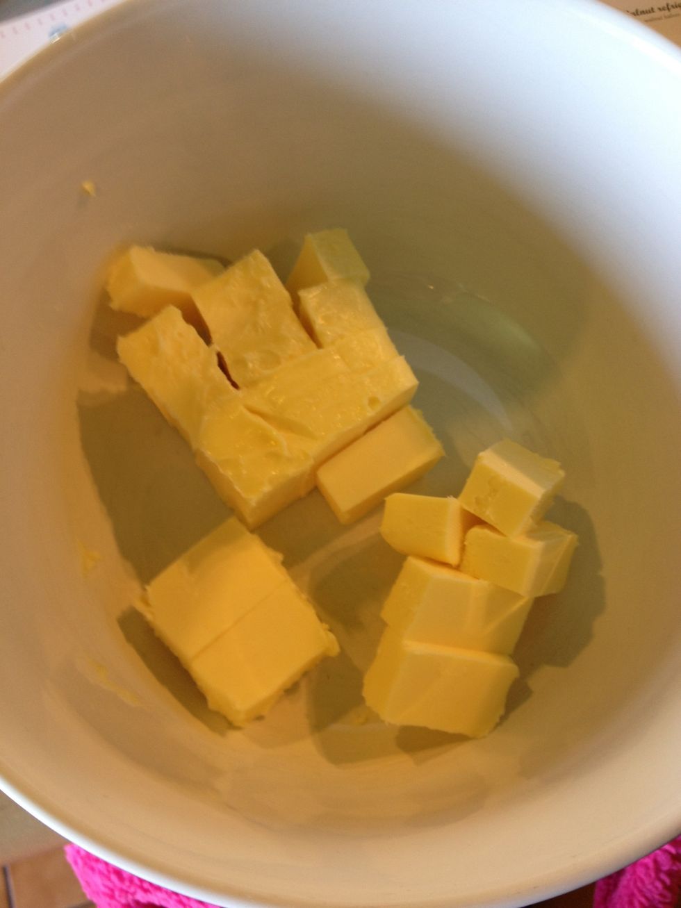 Cut the soft butter into chunks. If you want peanut butter cookies, substitute 100g butter for peanut butter (you can use chunky or smooth).