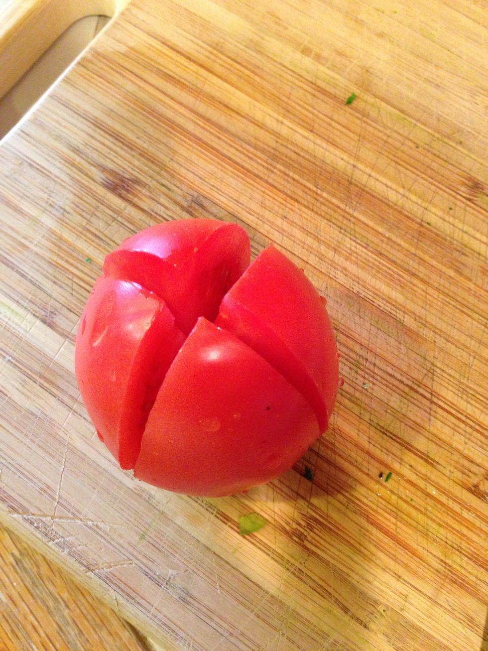 Cut the tomatoes in 4 starting at the top