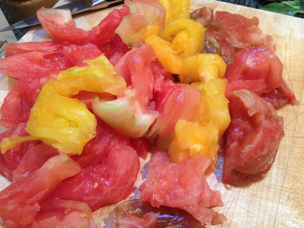 Cut the tomatoes into chunks.