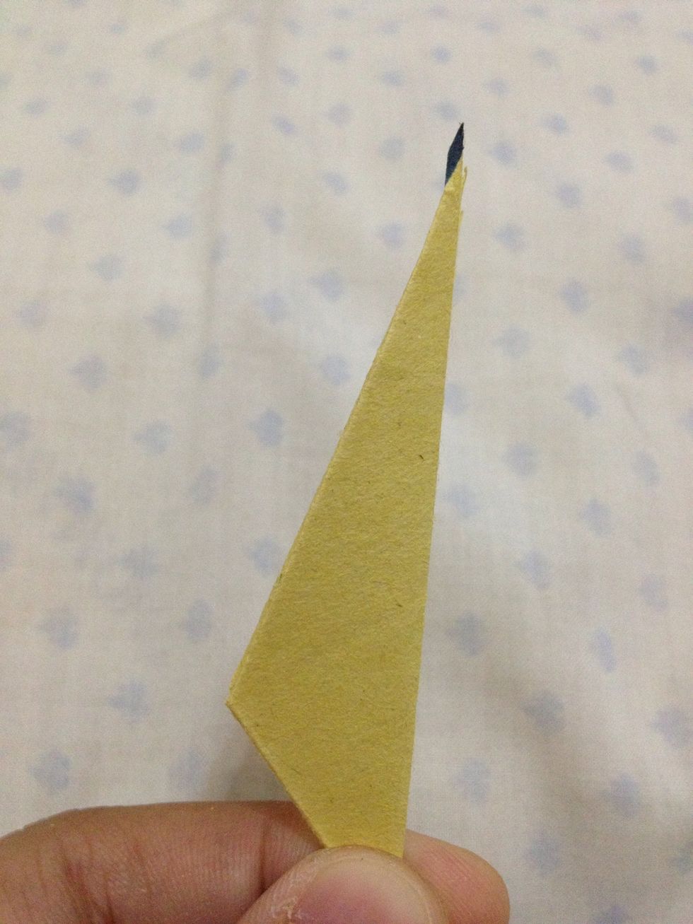 Cut the top part like this.