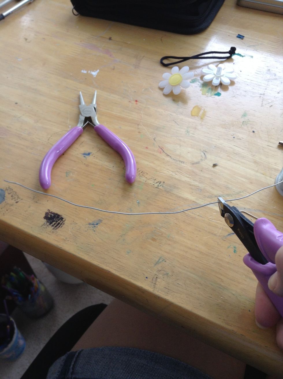 Cut the wire to about 4 inches.