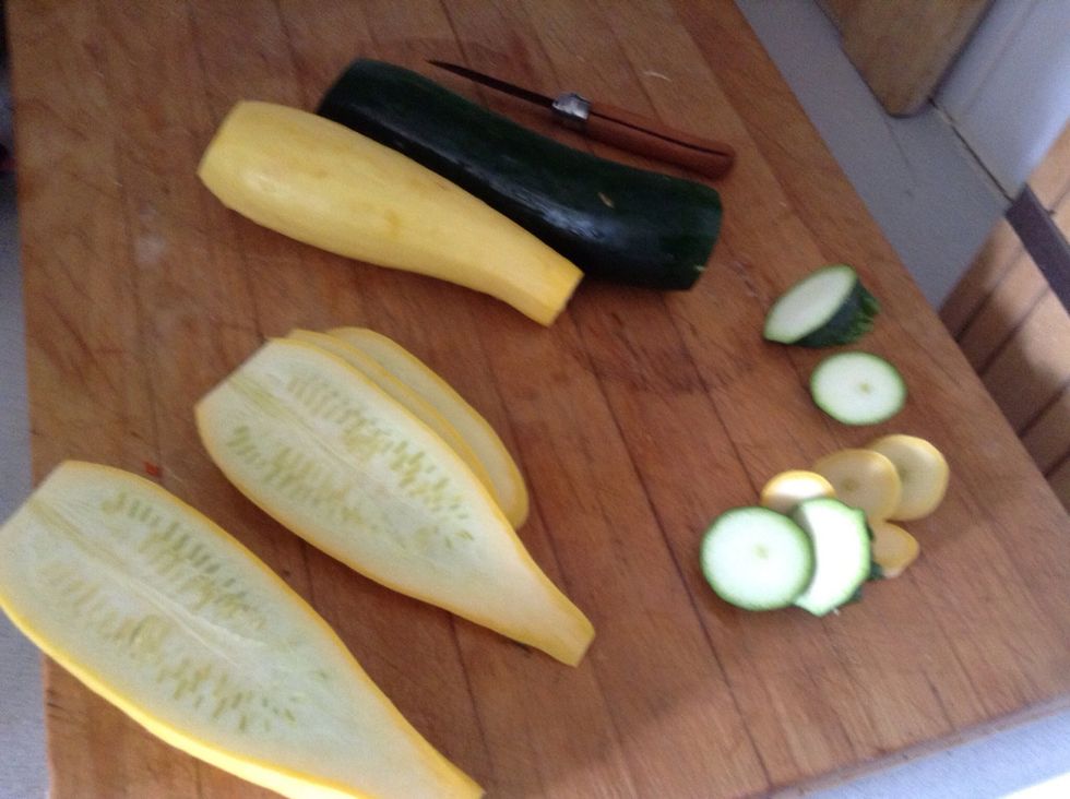 Cut the zucchini into slices