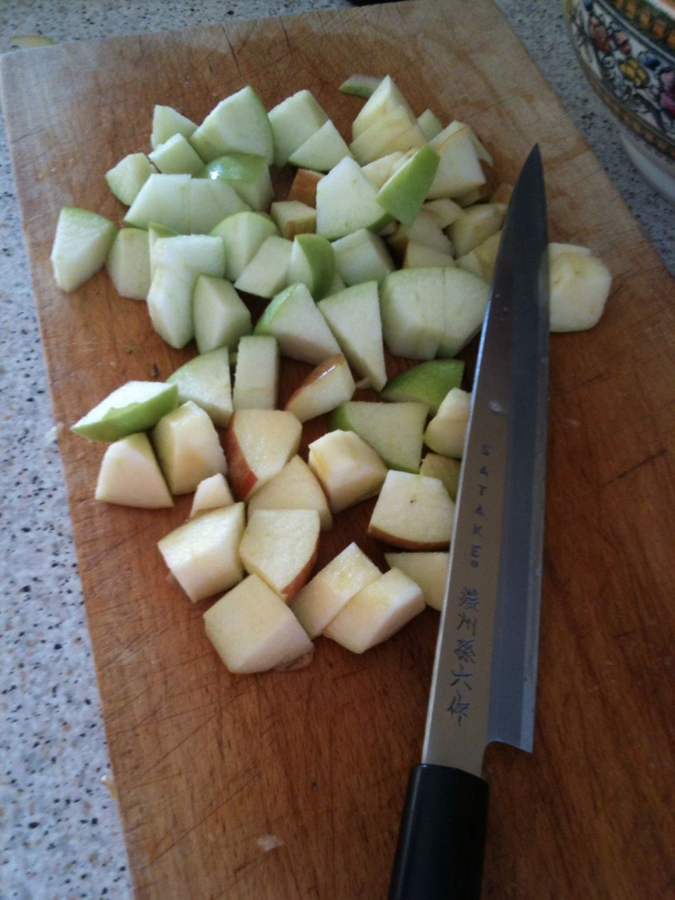 Cut them in small pieces (I take a green apple, too)