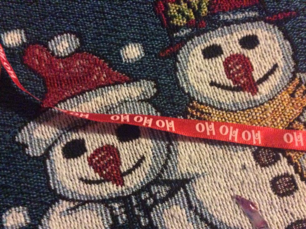 Cut thread to about 3-4 inches