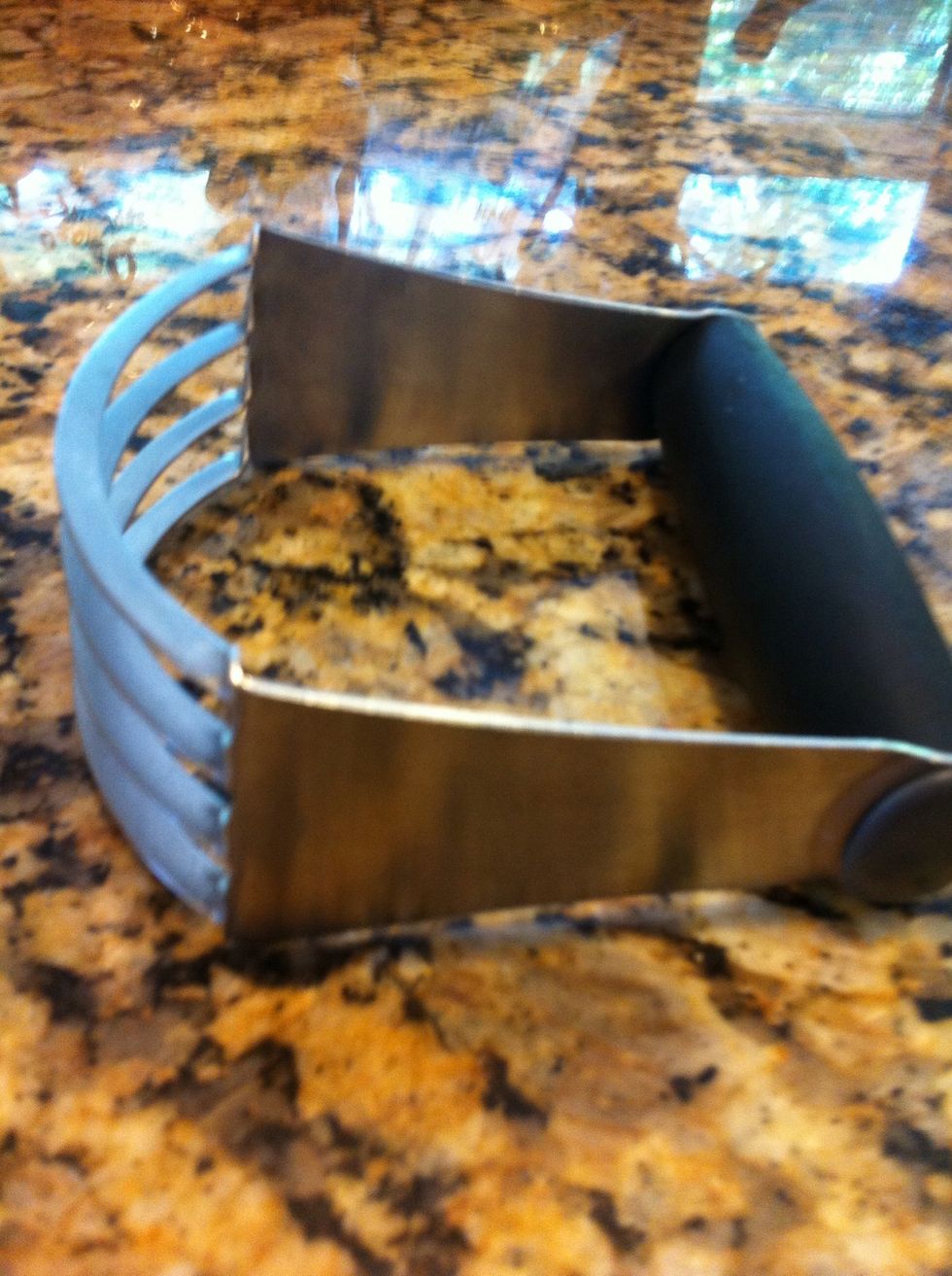 Cut together the crust