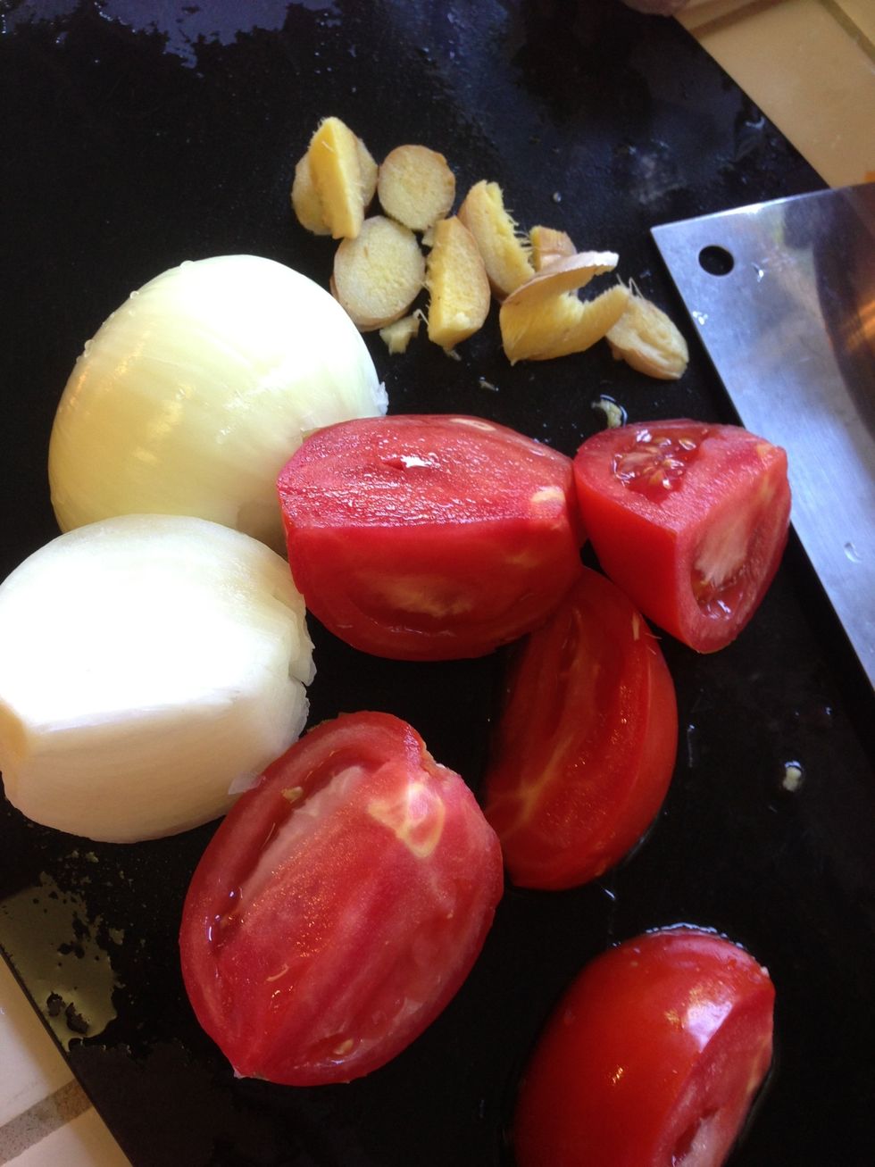 Cut tomatoes and onions into fours