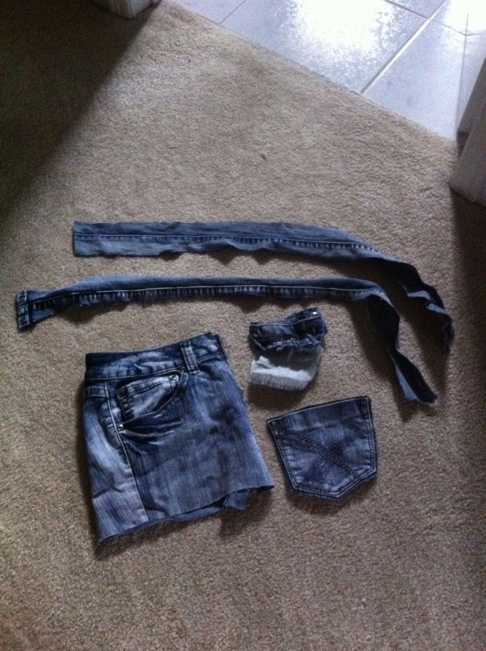 Cut up your jeans into these shapes. The two long strips are the handles and the two pockets below are pockets for the inside. The big square shape is the bulk of the purse \u2702\ud83d\udc56