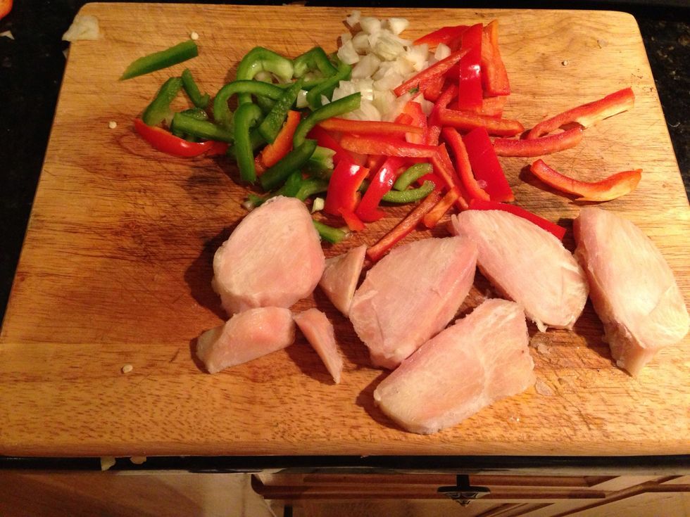 Cut yo' uncooked chicken up