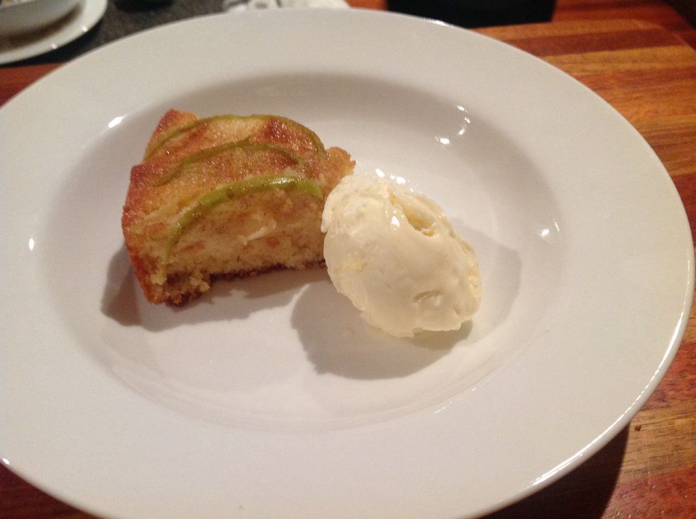 Cut your cake and enjoy it with a scoop of vanilla ice-cream.
