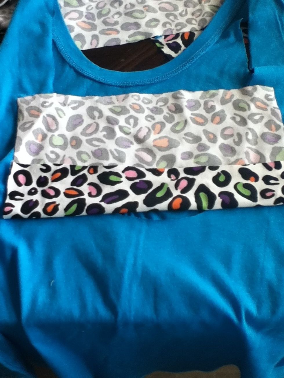 Cut your fabric ( the bow) 7'9 inches. And fold the ends together