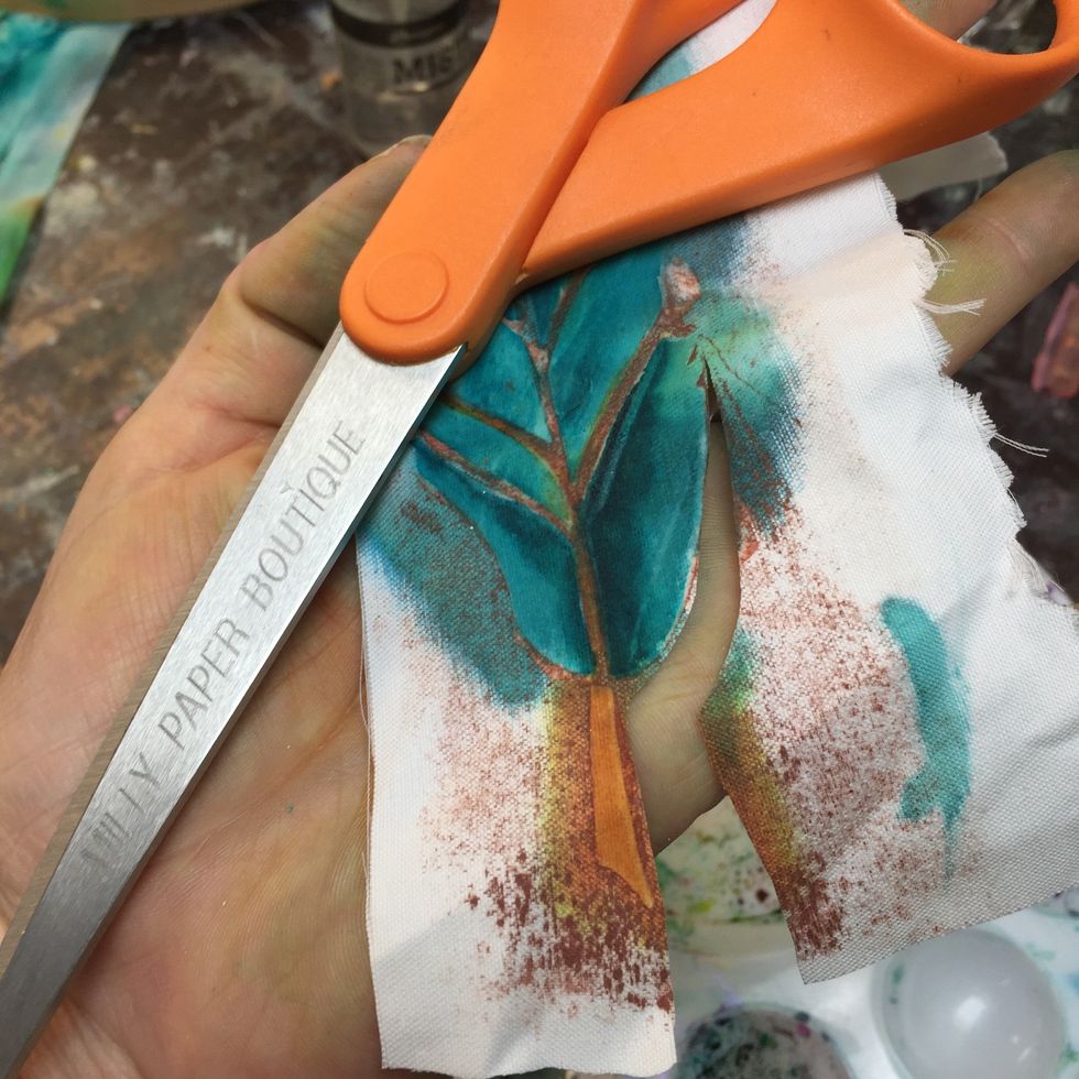 Cut your feathers following the pattern